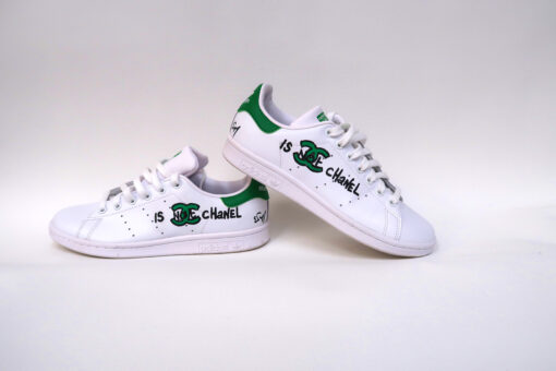 Stan smith customisées « IS NOT CHANEL »